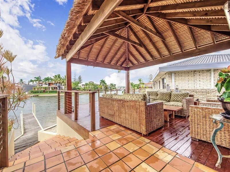 2 Etna Street, Isle Of Capri QLD 4217