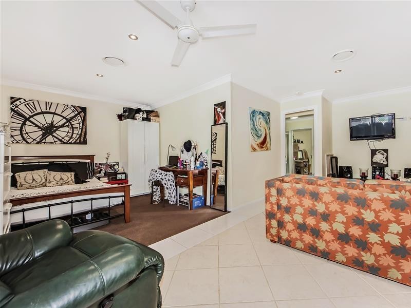 2 Etna Street, Isle Of Capri QLD 4217