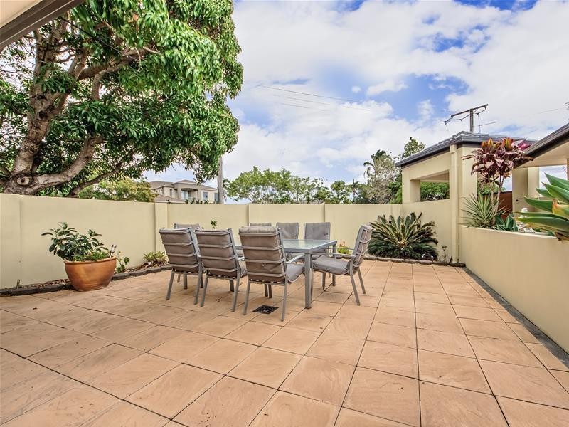 2 Etna Street, Isle Of Capri QLD 4217