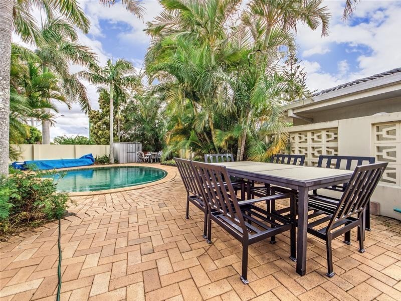 2 Etna Street, Isle Of Capri QLD 4217