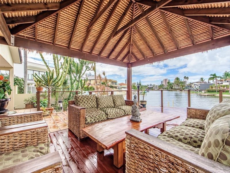 2 Etna Street, Isle Of Capri QLD 4217