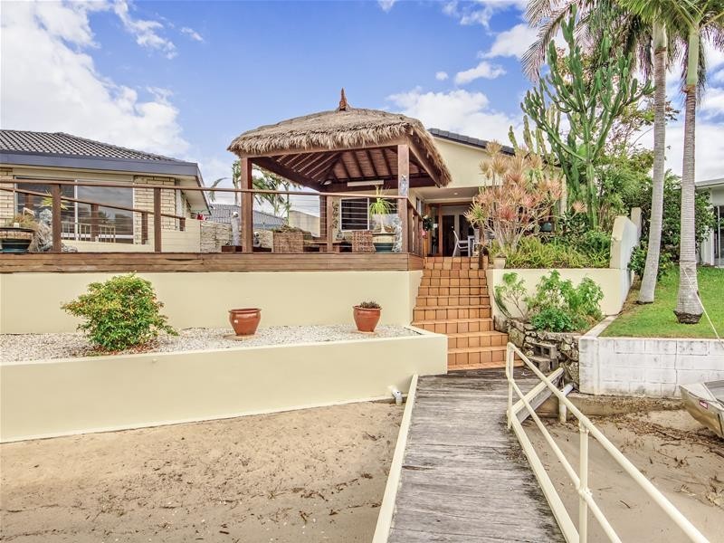 2 Etna Street, Isle Of Capri QLD 4217