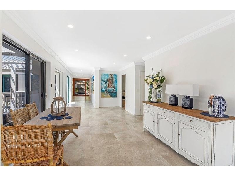 9 Etna Street, Isle Of Capri QLD 4217