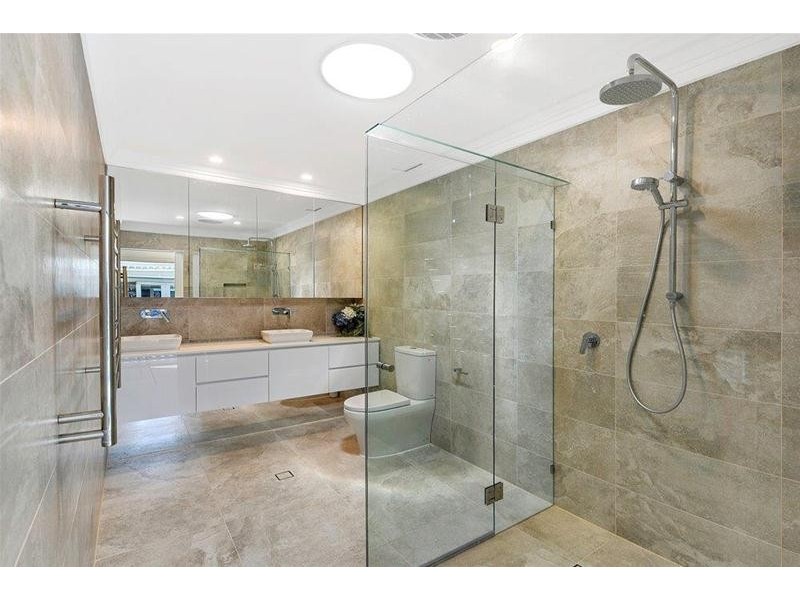 9 Etna Street, Isle Of Capri QLD 4217