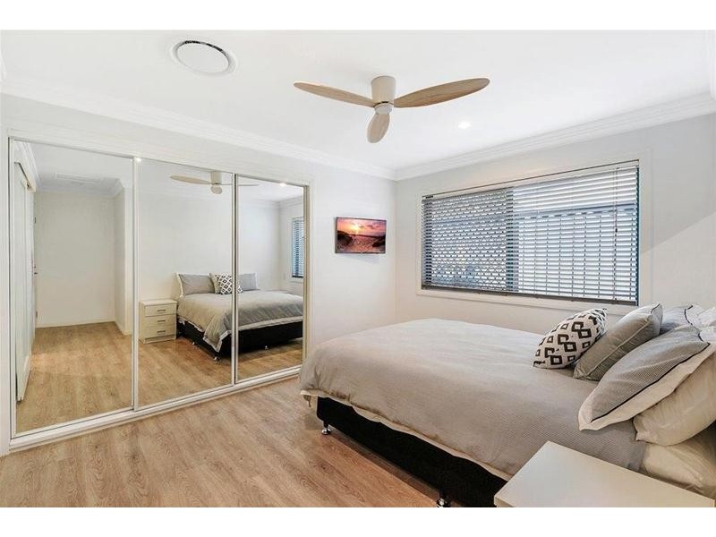 9 Etna Street, Isle Of Capri QLD 4217