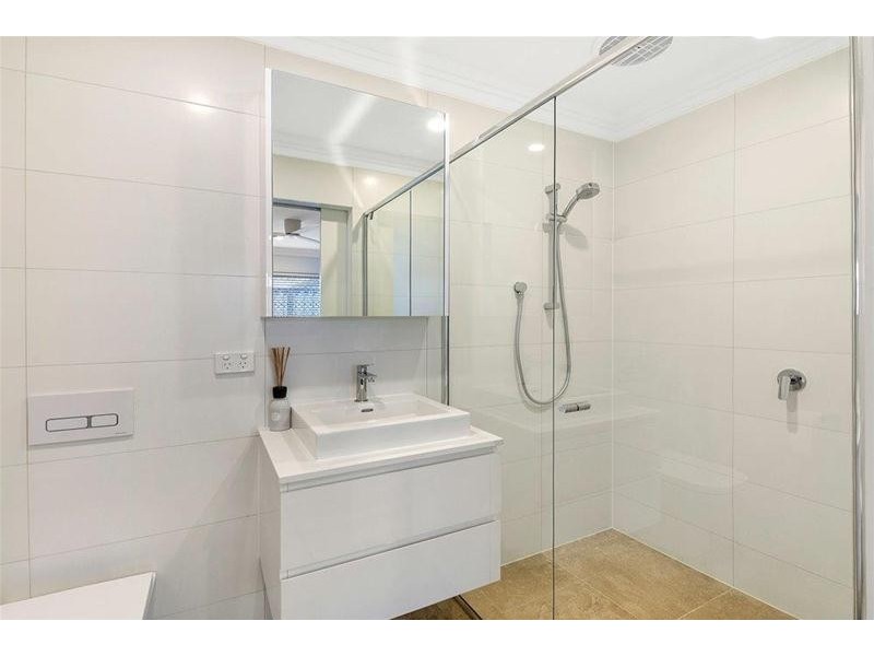 9 Etna Street, Isle Of Capri QLD 4217