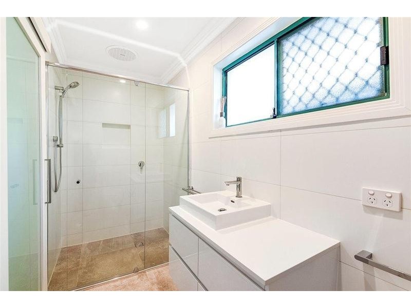 9 Etna Street, Isle Of Capri QLD 4217