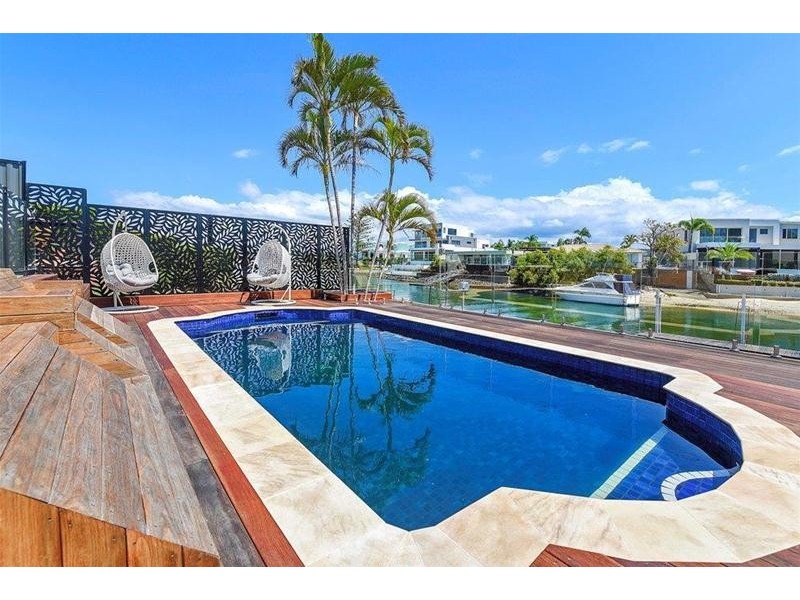 9 Etna Street, Isle Of Capri QLD 4217