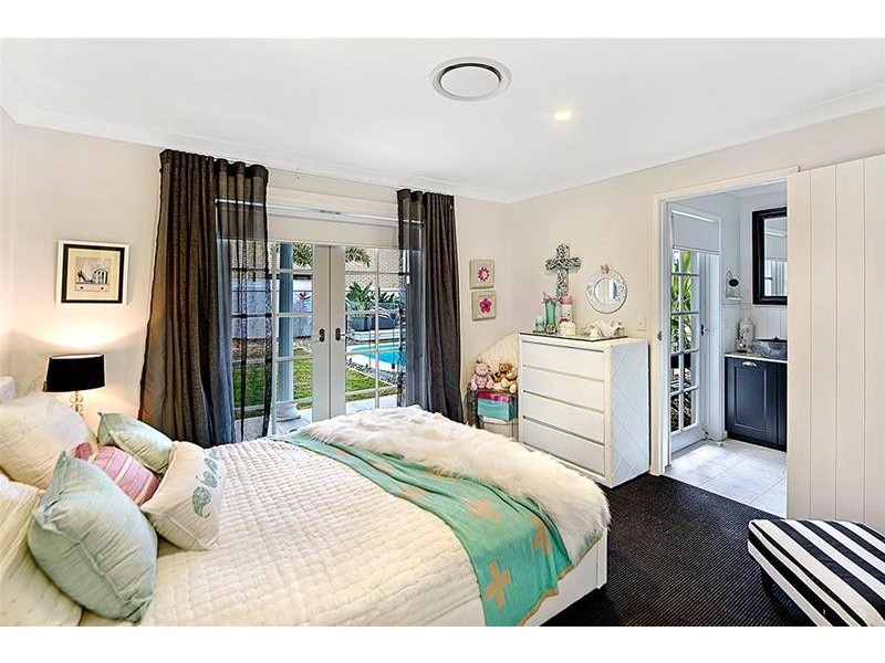 6 Viking Court, Paradise Waters QLD 4217