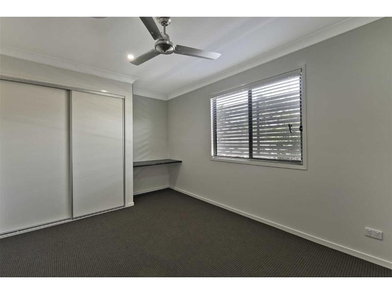 2/119 Eugaree Street, Southport QLD 4215