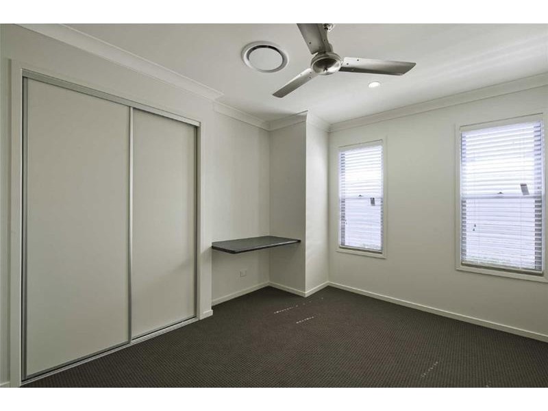 2/119 Eugaree Street, Southport QLD 4215