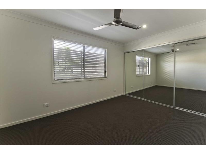 2/119 Eugaree Street, Southport QLD 4215