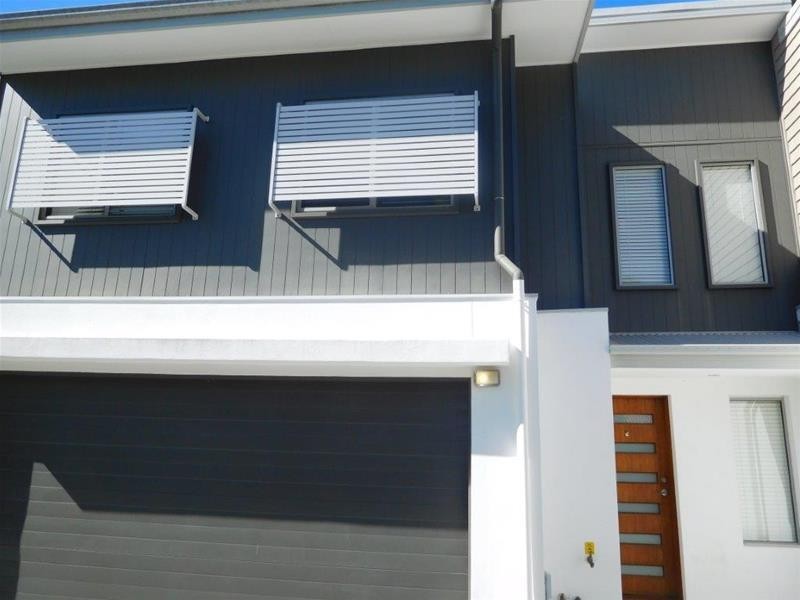 2/119 Eugaree Street, Southport QLD 4215