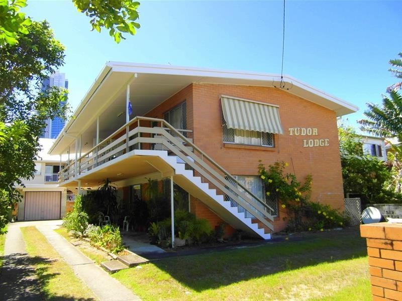 7 Weemala Street ‘Tudor Lodge’, Chevron Island QLD 4217