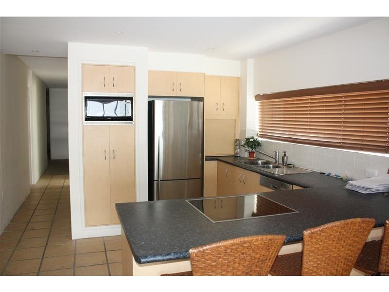 69 Garfield Terrace, Surfers Paradise QLD 4217