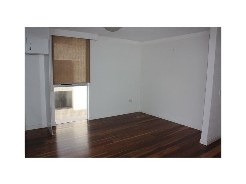 65 Garfield Terrace, Surfers Paradise QLD 4217