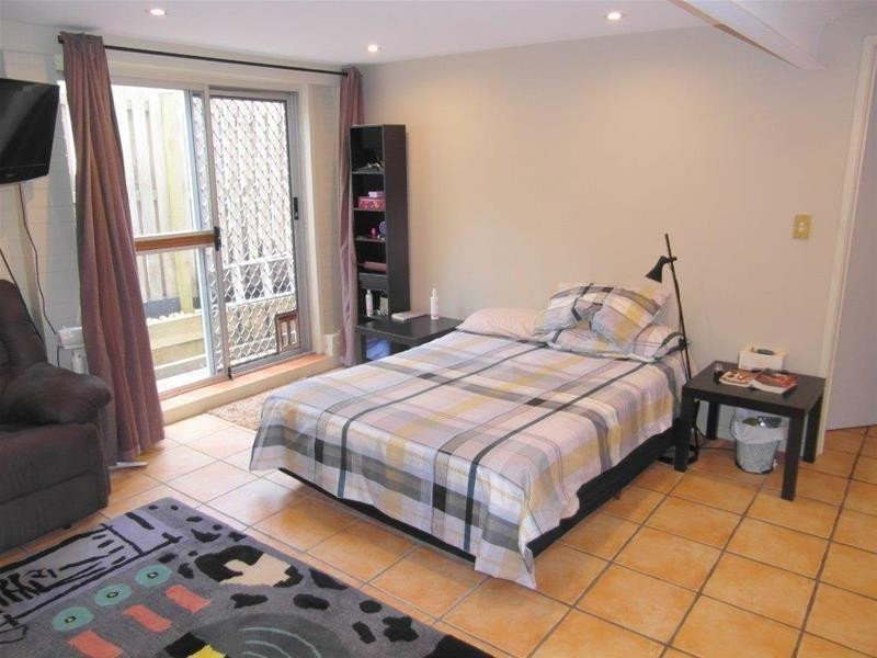 6 Andrews Street, Southport QLD 4215