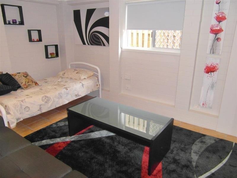 6 Andrews Street, Southport QLD 4215