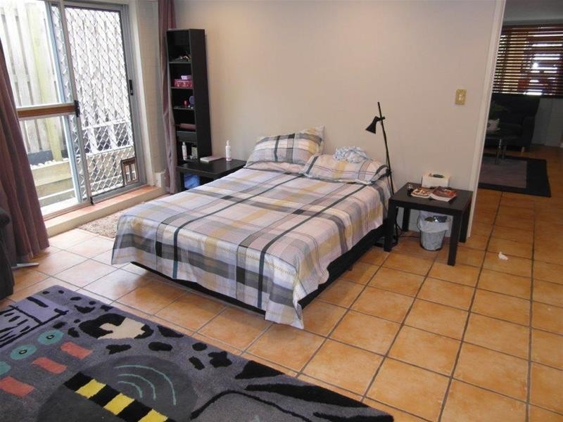 6 Andrews Street, Southport QLD 4215