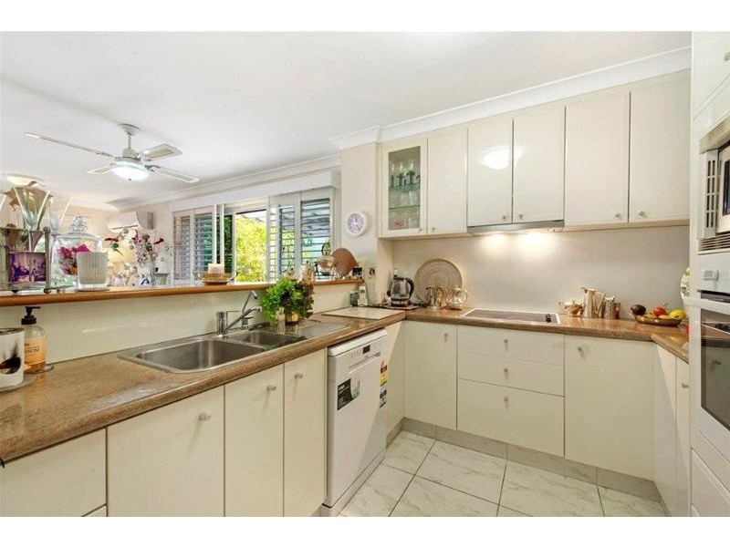 6/100 Cotlew Street East, Southport QLD 4215