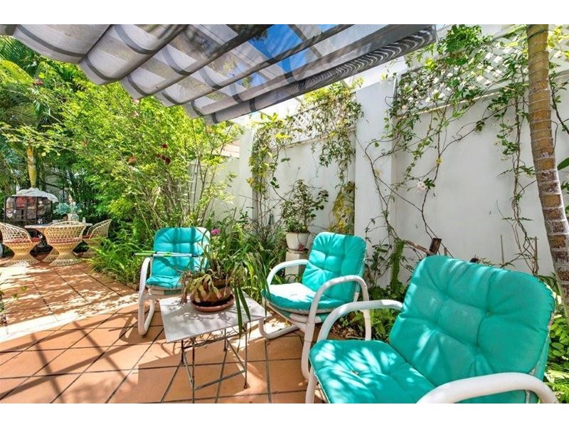 6/100 Cotlew Street East, Southport QLD 4215