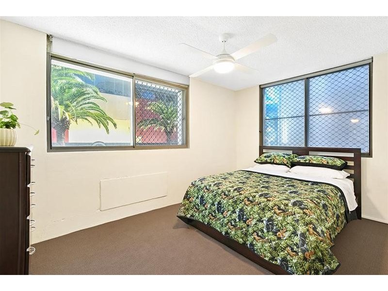 18/15 Cavill Avenue, Surfers Paradise QLD 4217