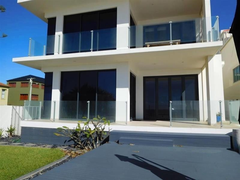 1 Wave Street, Mermaid Beach QLD 4218