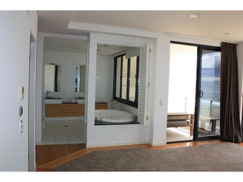 1 Wave Street, Mermaid Beach QLD 4218