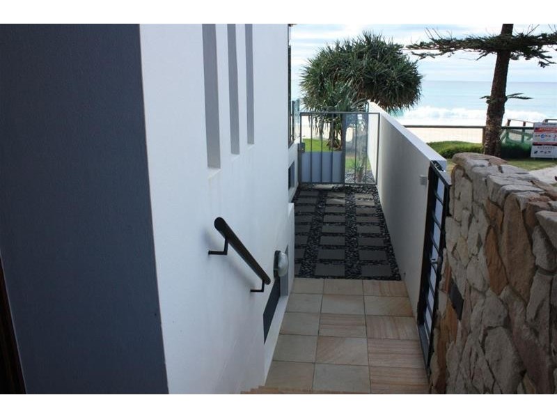 1 Wave Street, Mermaid Beach QLD 4218