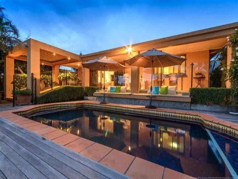 9 Etna Street, Isle Of Capri QLD 4217