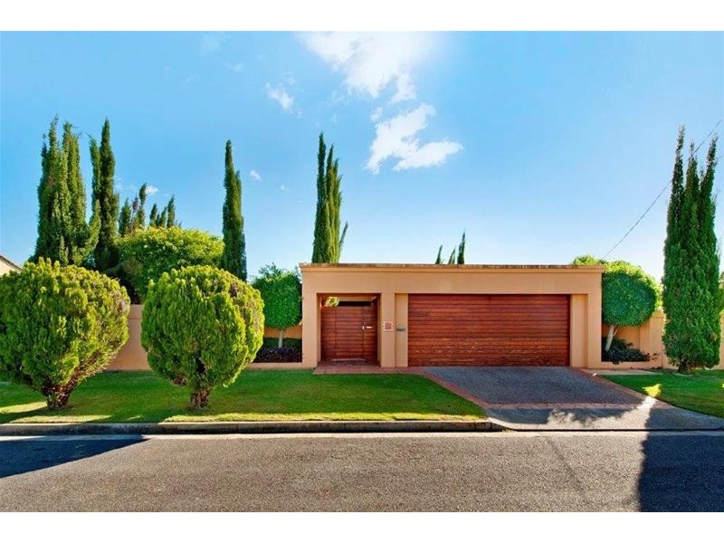 9 Etna Street, Isle Of Capri QLD 4217