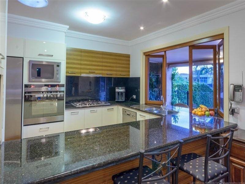 9 Etna Street, Isle Of Capri QLD 4217