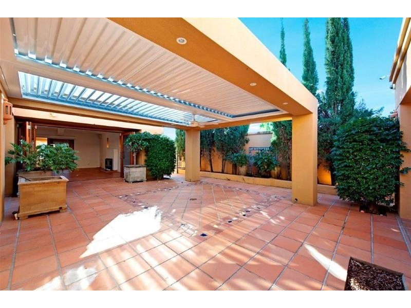 9 Etna Street, Isle Of Capri QLD 4217