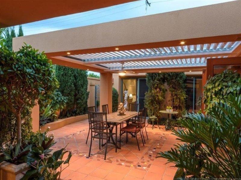 9 Etna Street, Isle Of Capri QLD 4217