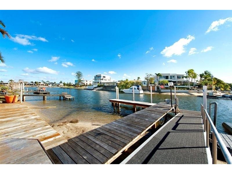 9 Etna Street, Isle Of Capri QLD 4217