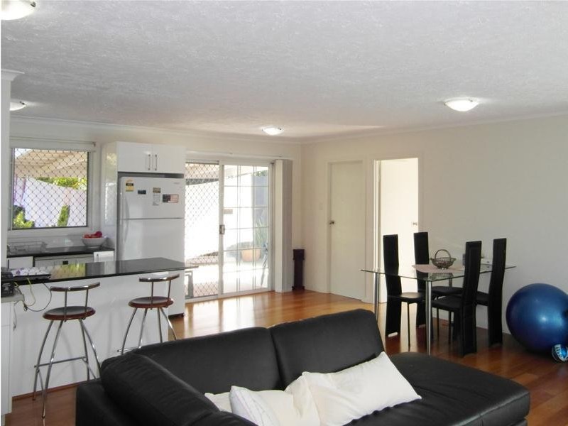 77 Savoy Drive, Broadbeach Waters QLD 4218