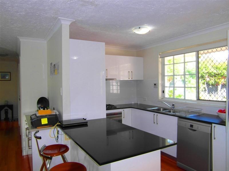 77 Savoy Drive, Broadbeach Waters QLD 4218