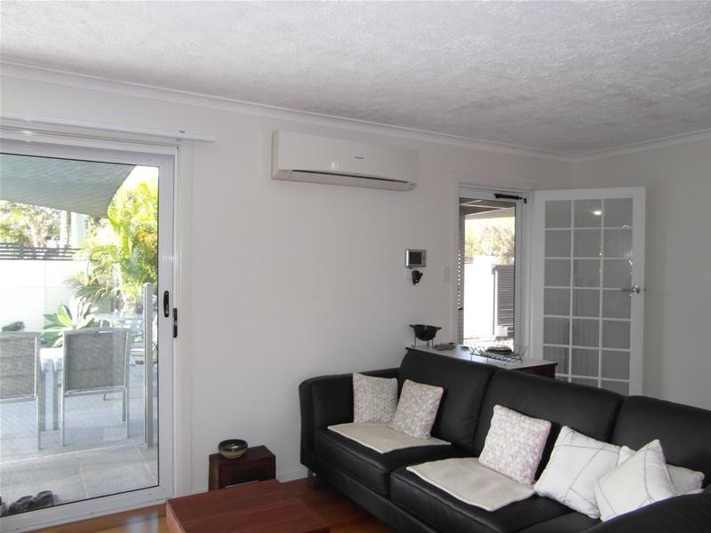 77 Savoy Drive, Broadbeach Waters QLD 4218