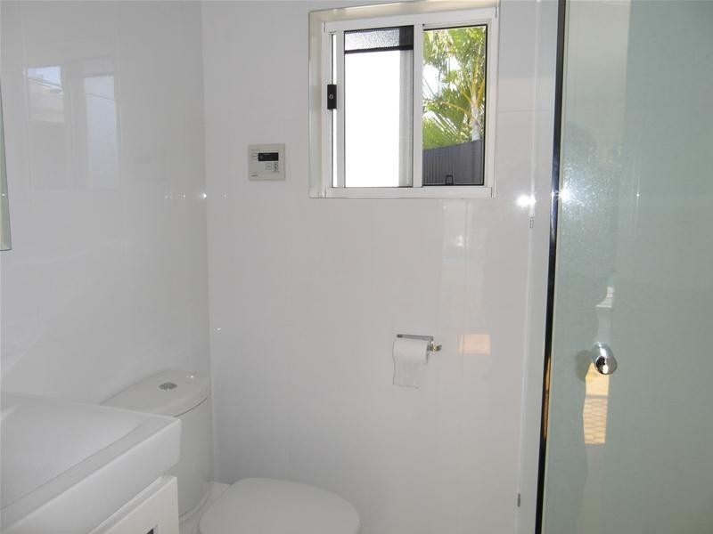 77 Savoy Drive, Broadbeach Waters QLD 4218