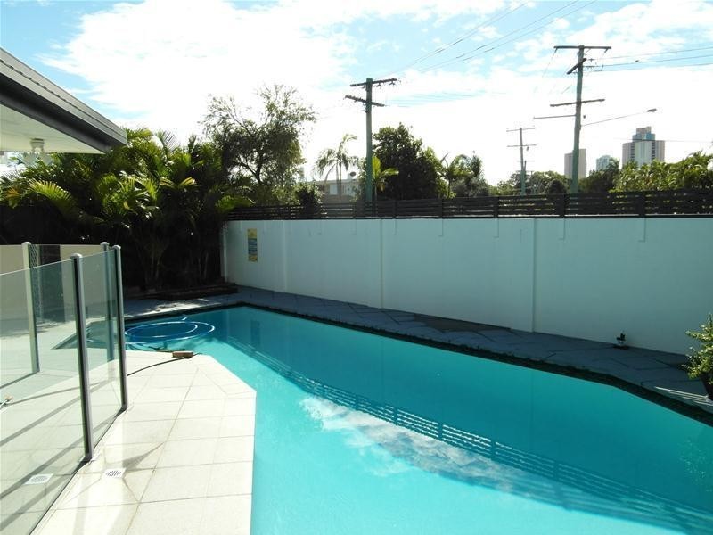 77 Savoy Drive, Broadbeach Waters QLD 4218