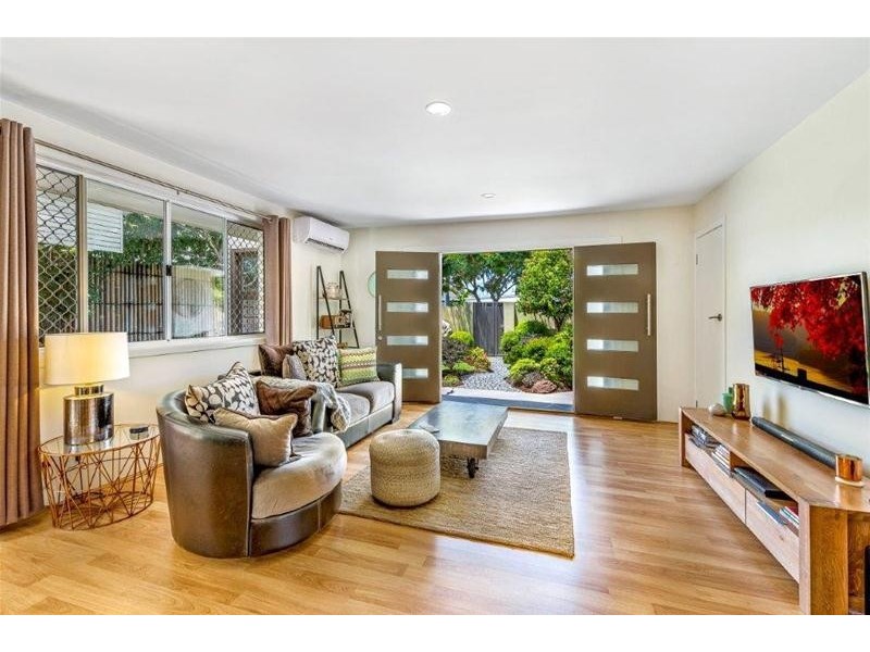 27 Coogeen Street, Sorrento QLD 4217