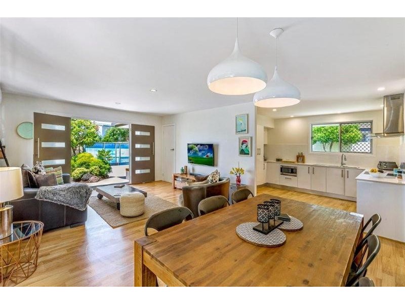 27 Coogeen Street, Sorrento QLD 4217