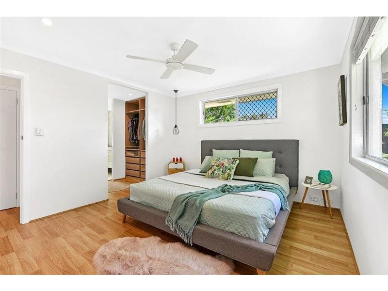 27 Coogeen Street, Sorrento QLD 4217