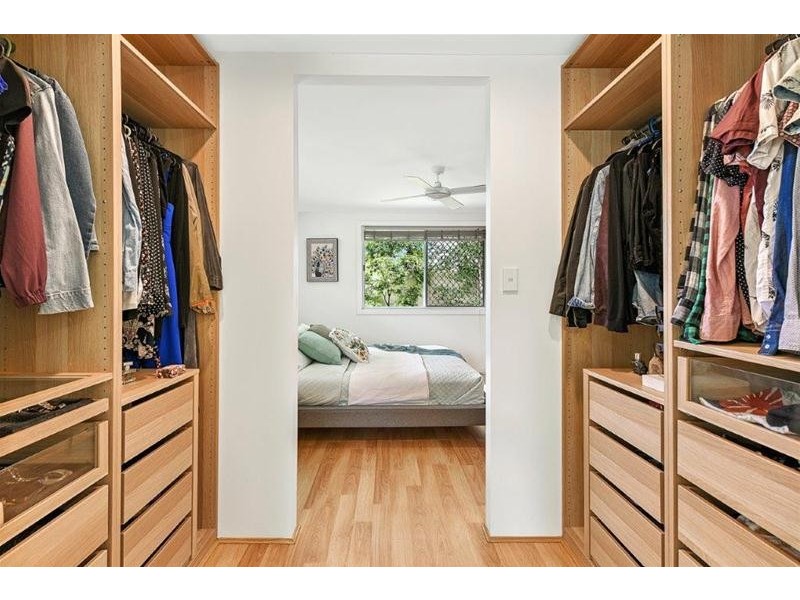 27 Coogeen Street, Sorrento QLD 4217