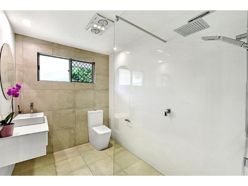 27 Coogeen Street, Sorrento QLD 4217