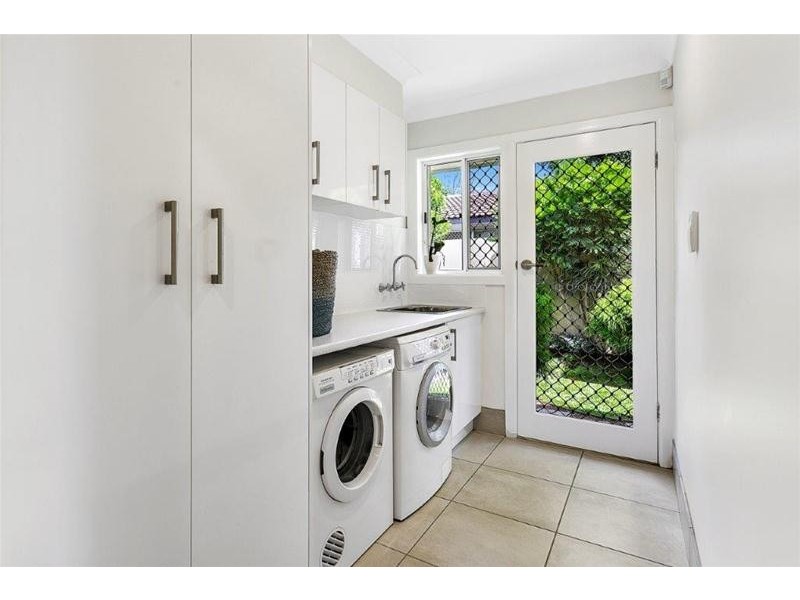 27 Coogeen Street, Sorrento QLD 4217