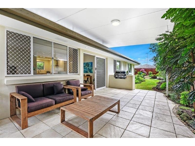 27 Coogeen Street, Sorrento QLD 4217