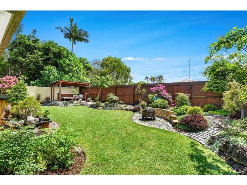 27 Coogeen Street, Sorrento QLD 4217