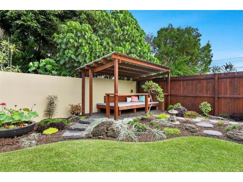 27 Coogeen Street, Sorrento QLD 4217