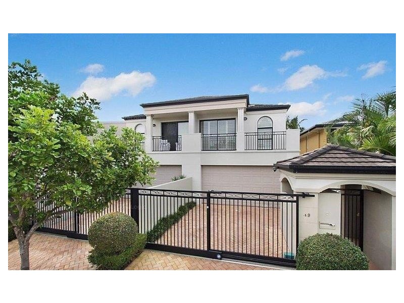 2/49 Cronin Avenue, Main Beach QLD 4217